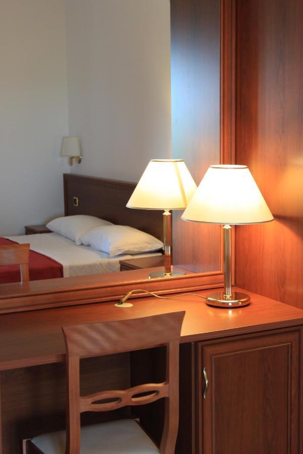 Borgo Cerasa Bed & Breakfast Весте Екстериор снимка