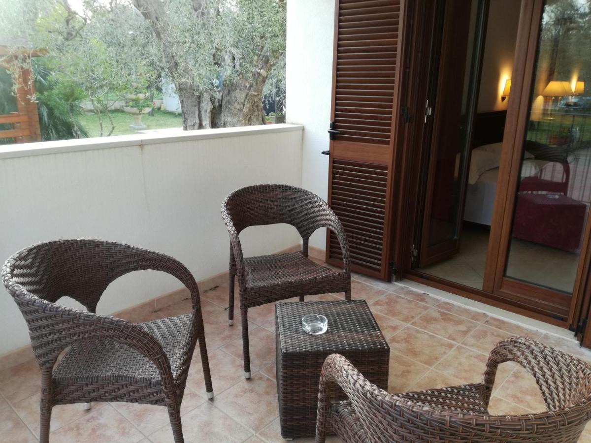Borgo Cerasa Bed & Breakfast Весте Екстериор снимка